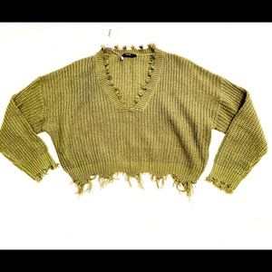NWT!! Army green knitted crop top with frey edges